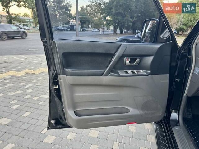 Черный Мицубиси Паджеро Вагон, объемом двигателя 3.5 л и пробегом 271 тыс. км за 6999 $, фото 39 на Automoto.ua