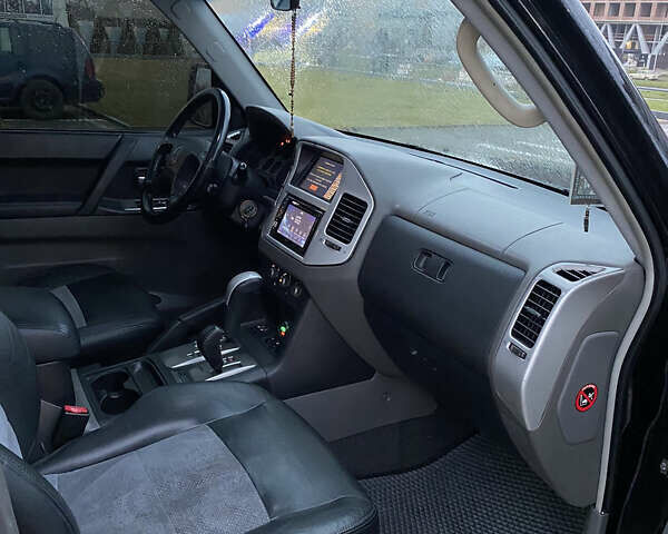 Чорний Міцубісі Паджеро Вагон, об'ємом двигуна 3.2 л та пробігом 360 тис. км за 10300 $, фото 4 на Automoto.ua