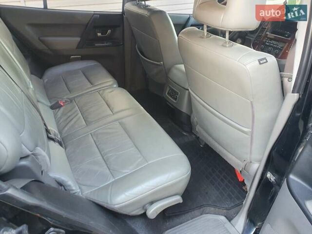 Чорний Міцубісі Паджеро Вагон, об'ємом двигуна 3 л та пробігом 228 тис. км за 12000 $, фото 14 на Automoto.ua