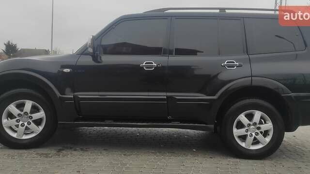 Черный Мицубиси Паджеро Вагон, объемом двигателя 3.5 л и пробегом 245 тыс. км за 10900 $, фото 1 на Automoto.ua