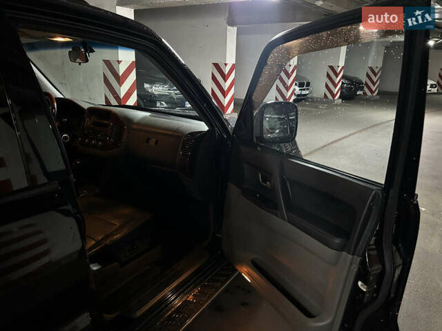 Черный Мицубиси Паджеро Вагон, объемом двигателя 3.2 л и пробегом 254 тыс. км за 10600 $, фото 44 на Automoto.ua