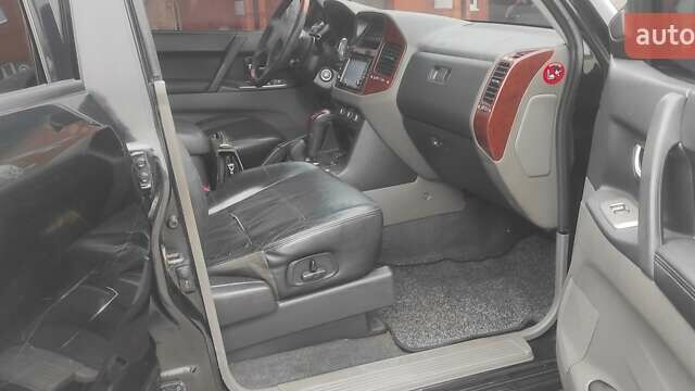 Черный Мицубиси Паджеро Вагон, объемом двигателя 3.5 л и пробегом 245 тыс. км за 10900 $, фото 6 на Automoto.ua