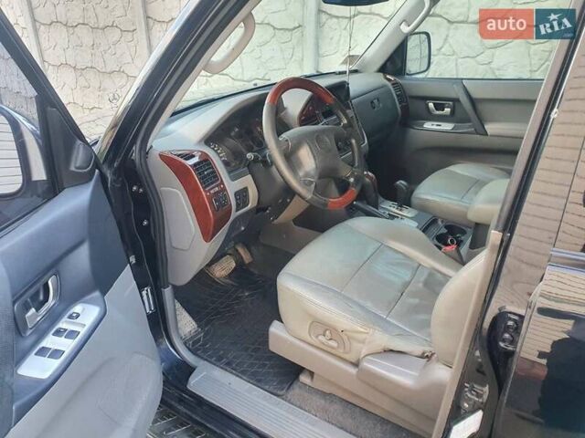 Чорний Міцубісі Паджеро Вагон, об'ємом двигуна 3 л та пробігом 228 тис. км за 12000 $, фото 10 на Automoto.ua