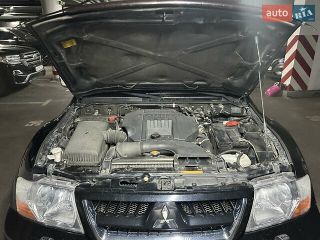 Черный Мицубиси Паджеро Вагон, объемом двигателя 3.2 л и пробегом 254 тыс. км за 10600 $, фото 17 на Automoto.ua