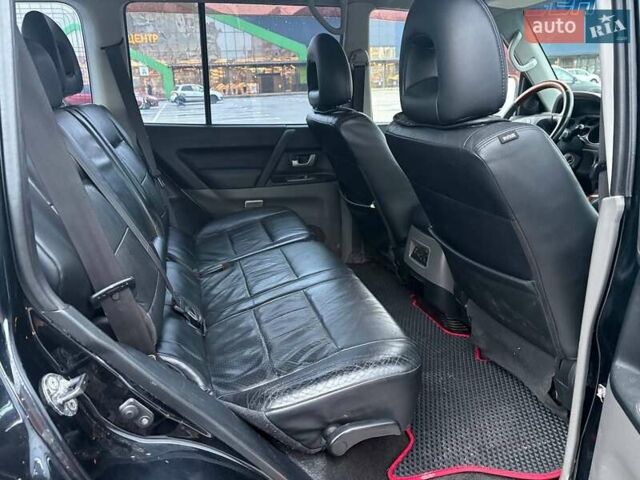 Чорний Міцубісі Паджеро Вагон, об'ємом двигуна 3.2 л та пробігом 392 тис. км за 9000 $, фото 4 на Automoto.ua