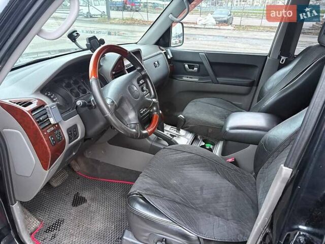 Чорний Міцубісі Паджеро Вагон, об'ємом двигуна 3.2 л та пробігом 392 тис. км за 9000 $, фото 5 на Automoto.ua