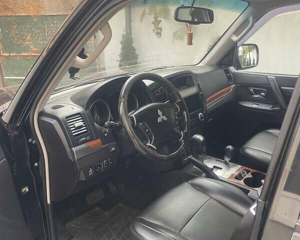 Чорний Міцубісі Паджеро Вагон, об'ємом двигуна 3.8 л та пробігом 291 тис. км за 11000 $, фото 3 на Automoto.ua