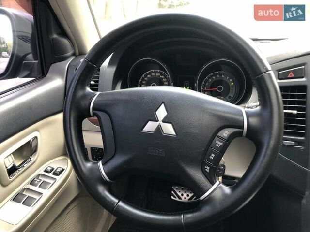 Черный Мицубиси Паджеро Вагон, объемом двигателя 3 л и пробегом 313 тыс. км за 10300 $, фото 12 на Automoto.ua