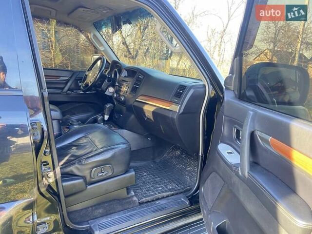 Черный Мицубиси Паджеро Вагон, объемом двигателя 3.2 л и пробегом 288 тыс. км за 12800 $, фото 5 на Automoto.ua
