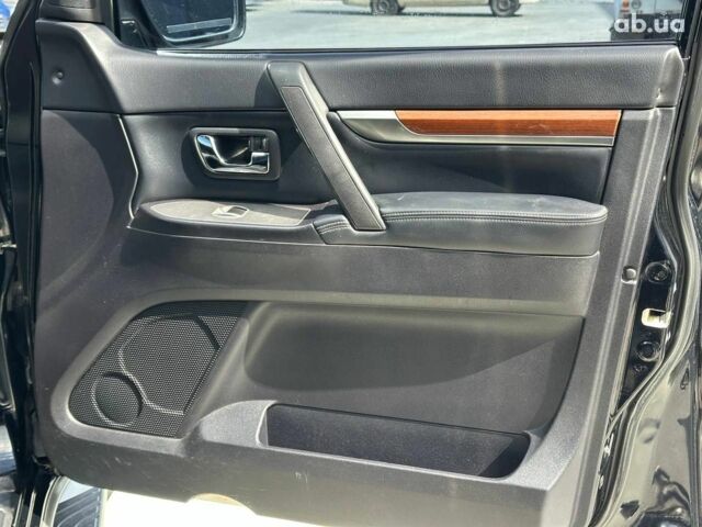 Черный Мицубиси Паджеро Вагон, объемом двигателя 3.2 л и пробегом 139 тыс. км за 14990 $, фото 35 на Automoto.ua