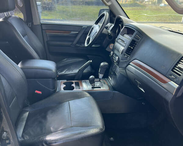 Черный Мицубиси Паджеро Вагон, объемом двигателя 2.97 л и пробегом 269 тыс. км за 9600 $, фото 10 на Automoto.ua