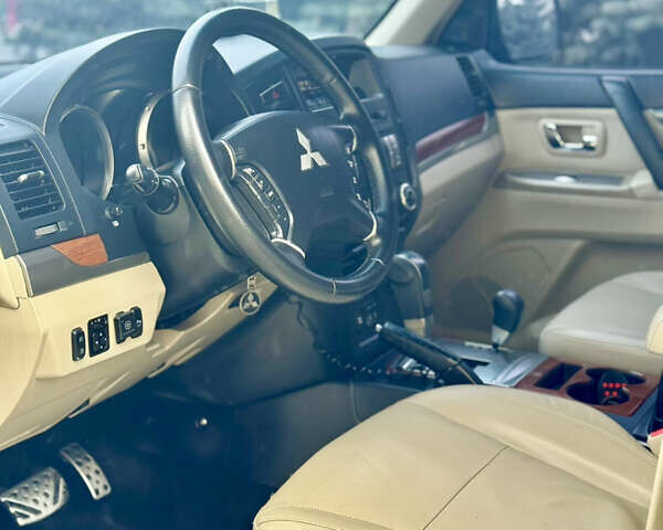 Чорний Міцубісі Паджеро Вагон, об'ємом двигуна 2.97 л та пробігом 220 тис. км за 9999 $, фото 12 на Automoto.ua