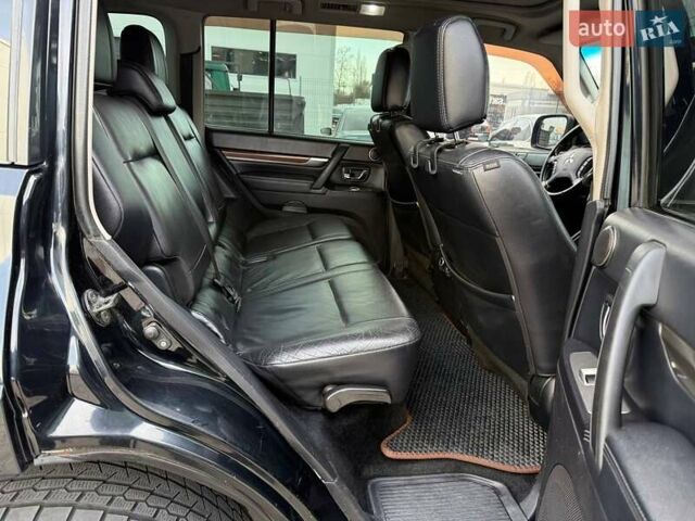 Черный Мицубиси Паджеро Вагон, объемом двигателя 3.2 л и пробегом 230 тыс. км за 13200 $, фото 18 на Automoto.ua