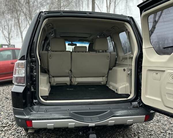 Черный Мицубиси Паджеро Вагон, объемом двигателя 3 л и пробегом 227 тыс. км за 11800 $, фото 8 на Automoto.ua