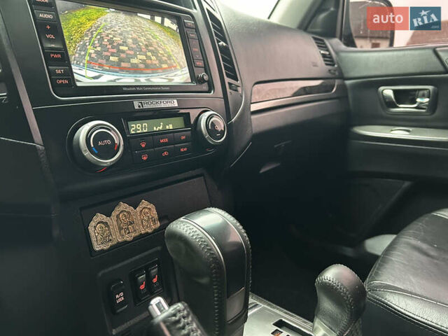 Чорний Міцубісі Паджеро Вагон, об'ємом двигуна 3.2 л та пробігом 270 тис. км за 12950 $, фото 31 на Automoto.ua