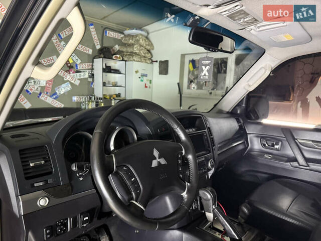 Чорний Міцубісі Паджеро Вагон, об'ємом двигуна 3.2 л та пробігом 270 тис. км за 12950 $, фото 15 на Automoto.ua