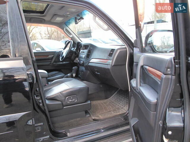 Чорний Міцубісі Паджеро Вагон, об'ємом двигуна 3 л та пробігом 254 тис. км за 10800 $, фото 48 на Automoto.ua