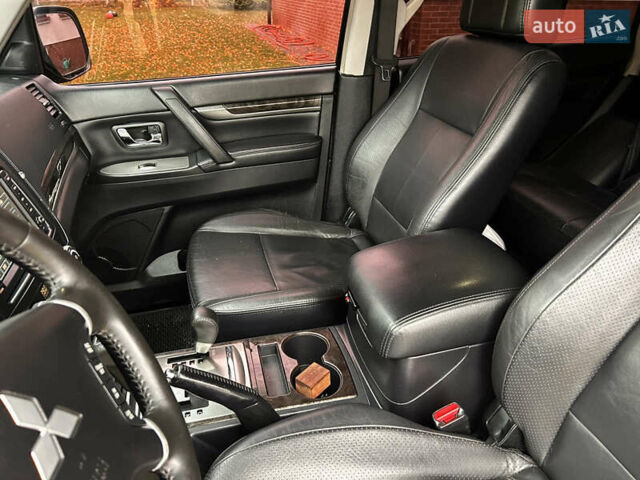 Чорний Міцубісі Паджеро Вагон, об'ємом двигуна 3.2 л та пробігом 270 тис. км за 12950 $, фото 42 на Automoto.ua