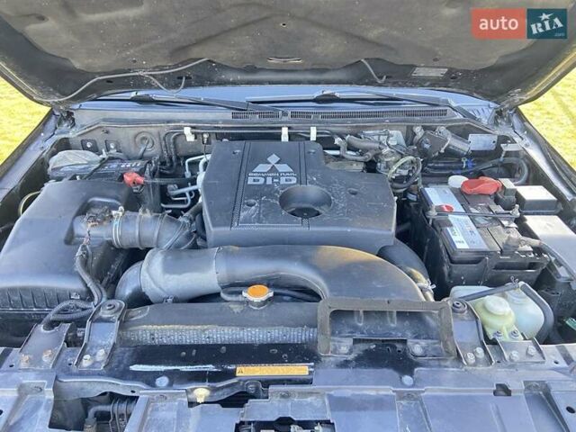 Черный Мицубиси Паджеро Вагон, объемом двигателя 3.2 л и пробегом 288 тыс. км за 12800 $, фото 7 на Automoto.ua