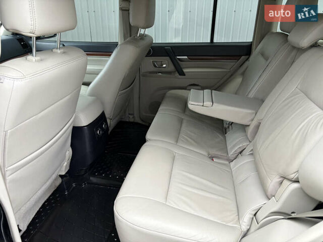 Черный Мицубиси Паджеро Вагон, объемом двигателя 3.8 л и пробегом 180 тыс. км за 13800 $, фото 8 на Automoto.ua