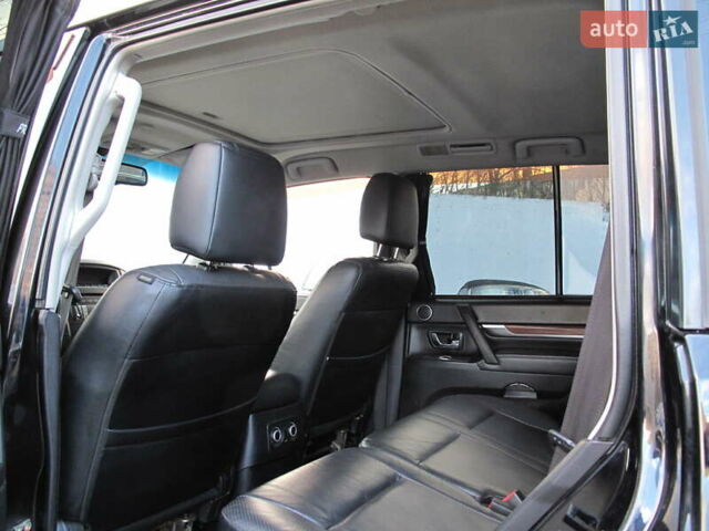 Чорний Міцубісі Паджеро Вагон, об'ємом двигуна 3 л та пробігом 254 тис. км за 10800 $, фото 27 на Automoto.ua