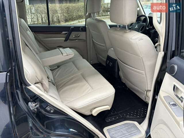 Черный Мицубиси Паджеро Вагон, объемом двигателя 3.8 л и пробегом 180 тыс. км за 13800 $, фото 9 на Automoto.ua