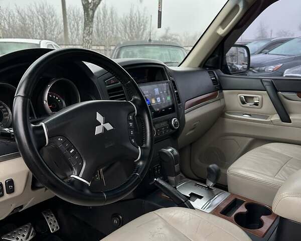 Черный Мицубиси Паджеро Вагон, объемом двигателя 3 л и пробегом 227 тыс. км за 11800 $, фото 19 на Automoto.ua