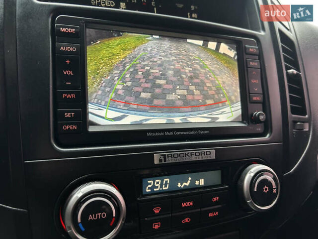 Чорний Міцубісі Паджеро Вагон, об'ємом двигуна 3.2 л та пробігом 270 тис. км за 12950 $, фото 30 на Automoto.ua