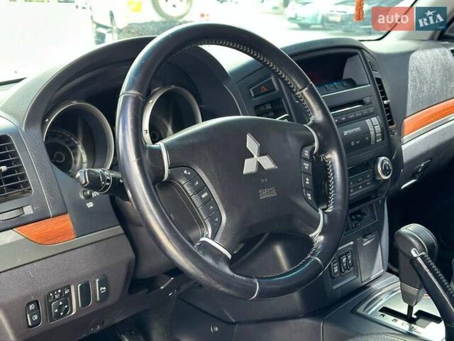 Чорний Міцубісі Паджеро Вагон, об'ємом двигуна 3.2 л та пробігом 139 тис. км за 14990 $, фото 20 на Automoto.ua