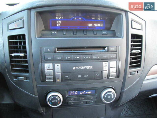 Чорний Міцубісі Паджеро Вагон, об'ємом двигуна 3 л та пробігом 254 тис. км за 10800 $, фото 80 на Automoto.ua