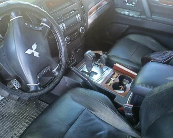 Черный Мицубиси Паджеро Вагон, объемом двигателя 3 л и пробегом 238 тыс. км за 11500 $, фото 7 на Automoto.ua