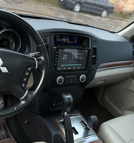 Чорний Міцубісі Паджеро Вагон, об'ємом двигуна 2.97 л та пробігом 220 тис. км за 12500 $, фото 8 на Automoto.ua