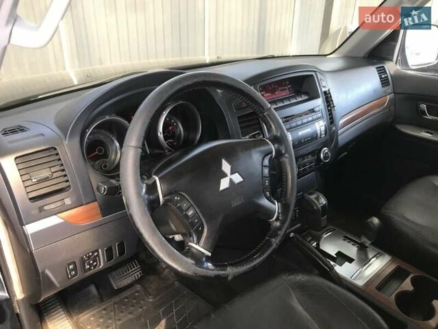 Черный Мицубиси Паджеро Вагон, объемом двигателя 3.2 л и пробегом 284 тыс. км за 12000 $, фото 7 на Automoto.ua