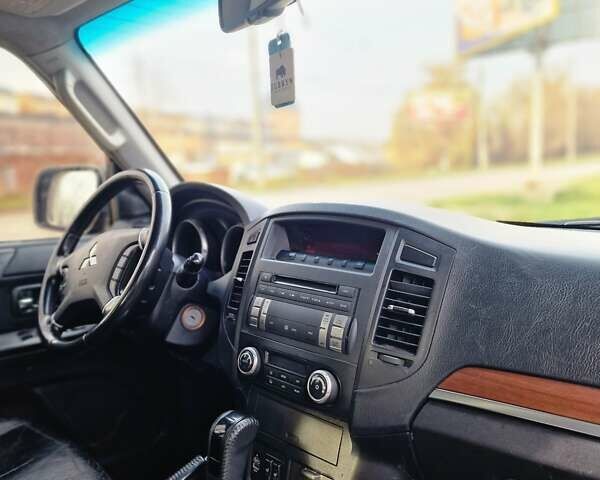 Черный Мицубиси Паджеро Вагон, объемом двигателя 2.97 л и пробегом 280 тыс. км за 10500 $, фото 6 на Automoto.ua