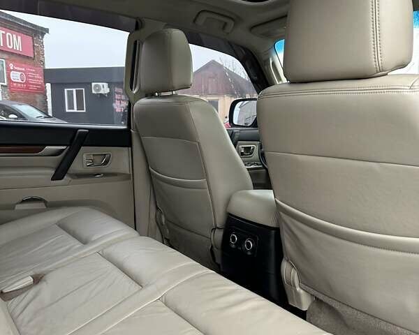 Черный Мицубиси Паджеро Вагон, объемом двигателя 3 л и пробегом 227 тыс. км за 11800 $, фото 12 на Automoto.ua