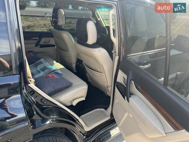 Чорний Міцубісі Паджеро Вагон, об'ємом двигуна 2.97 л та пробігом 219 тис. км за 11800 $, фото 10 на Automoto.ua