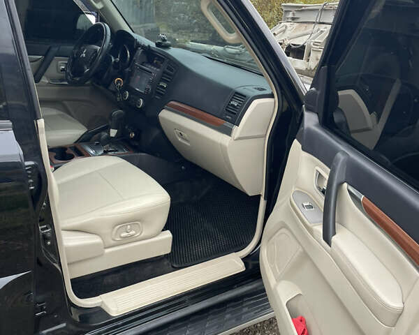 Черный Мицубиси Паджеро Вагон, объемом двигателя 2.97 л и пробегом 210 тыс. км за 10500 $, фото 9 на Automoto.ua