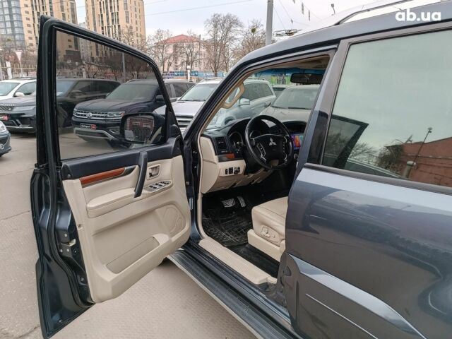 Чорний Міцубісі Паджеро Вагон, об'ємом двигуна 3 л та пробігом 230 тис. км за 11990 $, фото 13 на Automoto.ua
