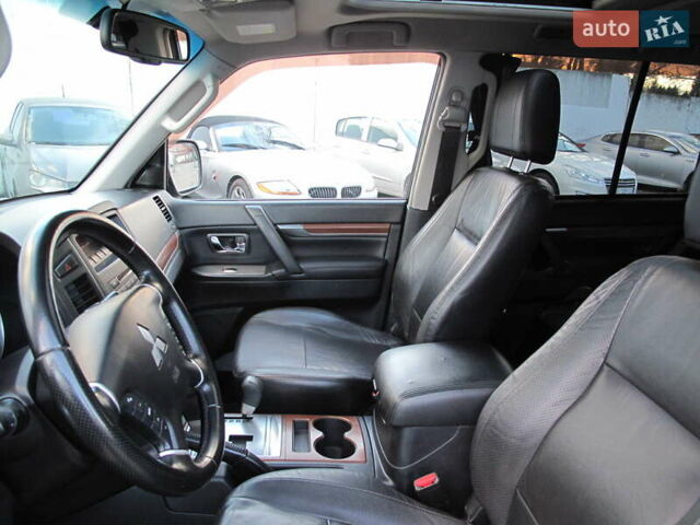 Чорний Міцубісі Паджеро Вагон, об'ємом двигуна 3 л та пробігом 254 тис. км за 10800 $, фото 68 на Automoto.ua