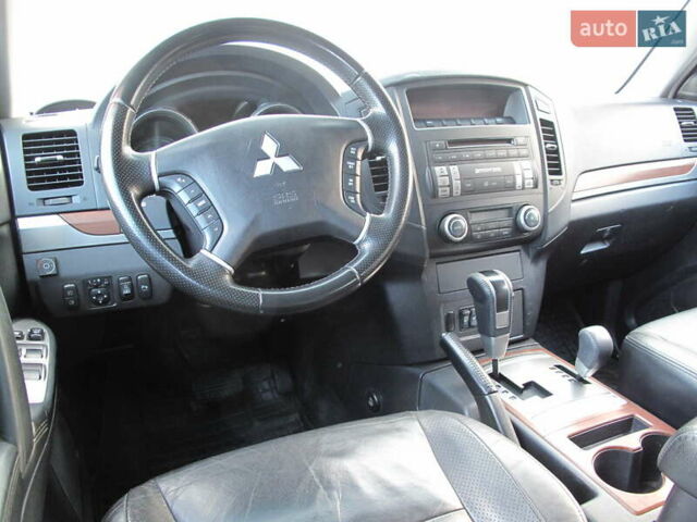 Чорний Міцубісі Паджеро Вагон, об'ємом двигуна 3 л та пробігом 254 тис. км за 10800 $, фото 29 на Automoto.ua
