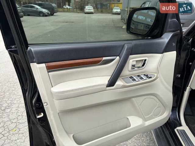 Черный Мицубиси Паджеро Вагон, объемом двигателя 3.8 л и пробегом 180 тыс. км за 13800 $, фото 11 на Automoto.ua