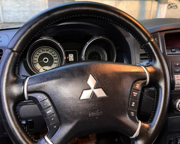 Чорний Міцубісі Паджеро Вагон, об'ємом двигуна 3.8 л та пробігом 208 тис. км за 11500 $, фото 7 на Automoto.ua