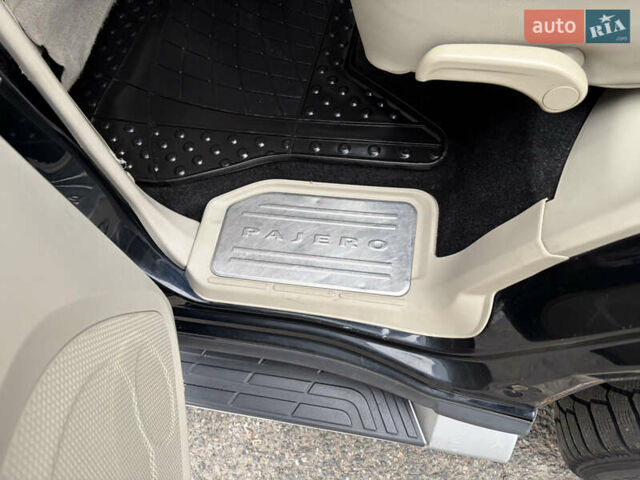 Черный Мицубиси Паджеро Вагон, объемом двигателя 3.8 л и пробегом 180 тыс. км за 13800 $, фото 24 на Automoto.ua