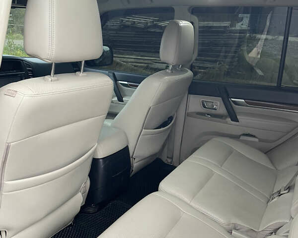 Черный Мицубиси Паджеро Вагон, объемом двигателя 2.97 л и пробегом 210 тыс. км за 10500 $, фото 11 на Automoto.ua