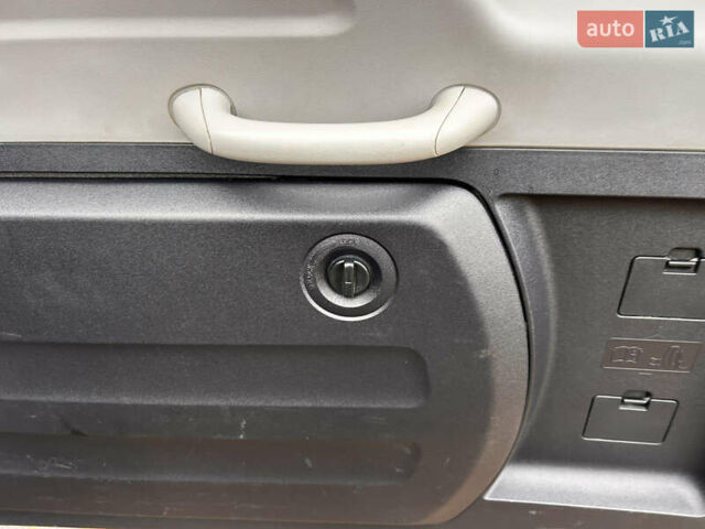 Чорний Міцубісі Паджеро Вагон, об'ємом двигуна 3.2 л та пробігом 270 тис. км за 12950 $, фото 39 на Automoto.ua