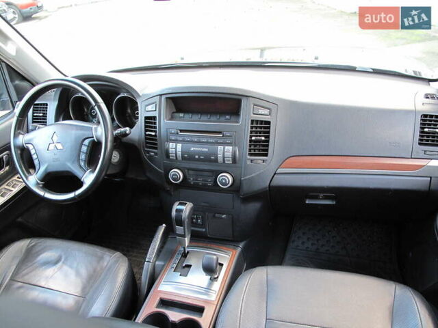 Чорний Міцубісі Паджеро Вагон, об'ємом двигуна 3 л та пробігом 254 тис. км за 10800 $, фото 60 на Automoto.ua