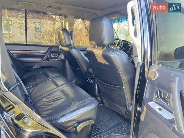 Черный Мицубиси Паджеро Вагон, объемом двигателя 3.2 л и пробегом 288 тыс. км за 12800 $, фото 6 на Automoto.ua