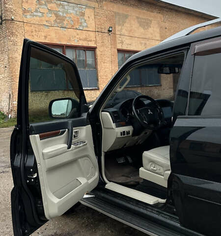 Чорний Міцубісі Паджеро Вагон, об'ємом двигуна 2.97 л та пробігом 220 тис. км за 12500 $, фото 5 на Automoto.ua