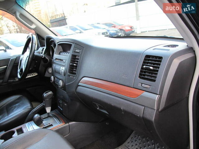 Чорний Міцубісі Паджеро Вагон, об'ємом двигуна 3 л та пробігом 254 тис. км за 10800 $, фото 54 на Automoto.ua