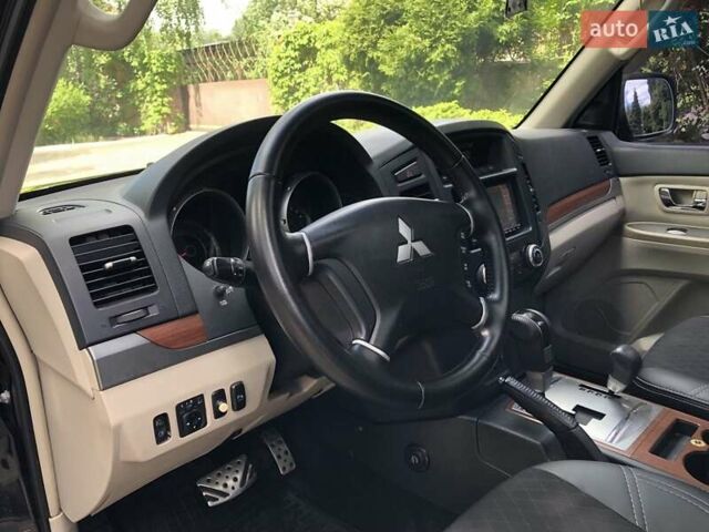 Черный Мицубиси Паджеро Вагон, объемом двигателя 3 л и пробегом 313 тыс. км за 10300 $, фото 11 на Automoto.ua